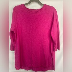Chicos hot pink 3/4 length sleeve t shirt. With a cute scoop neck.